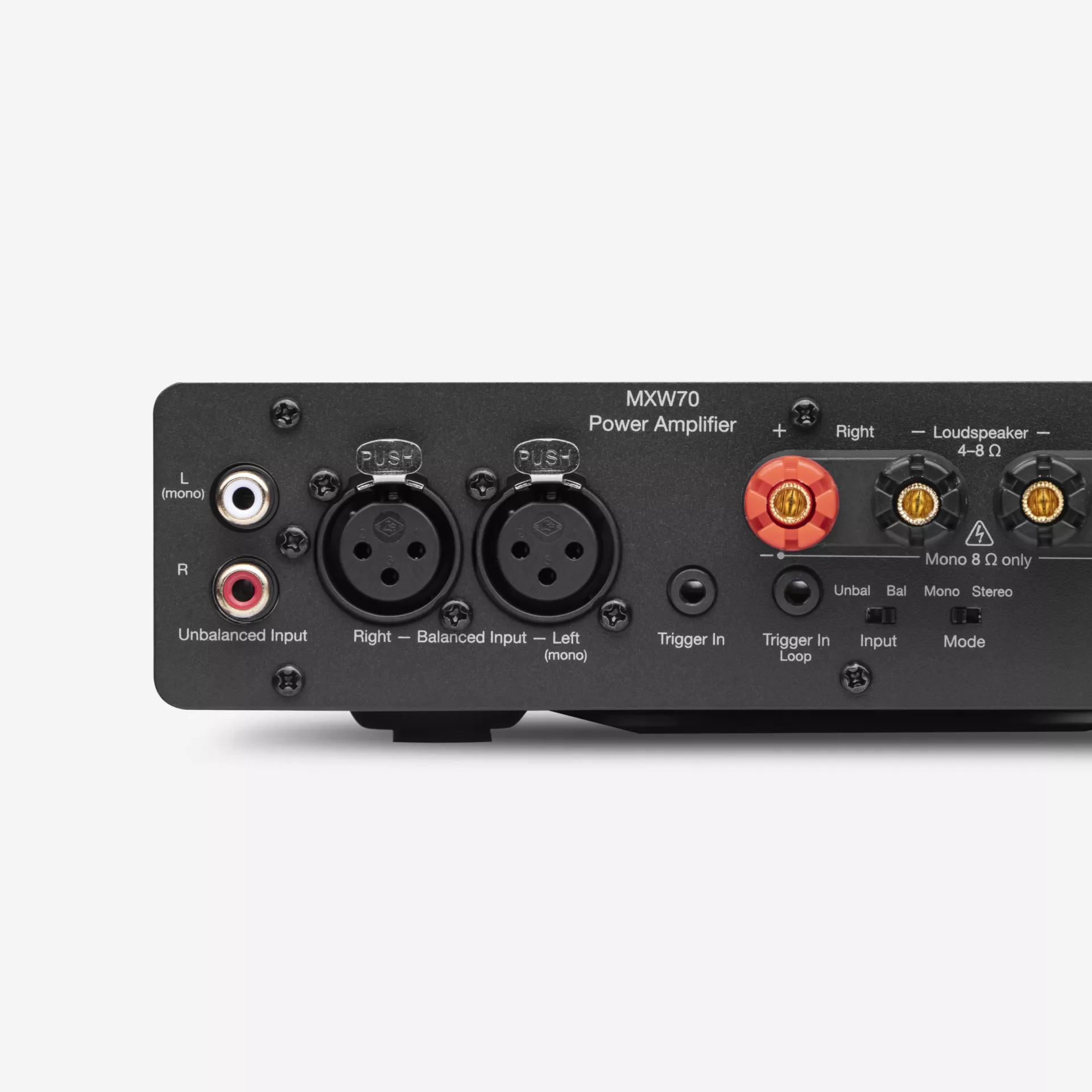 MXW70 リアビュー — バランス・アンバランス入力、スピーカー出力、モード切替